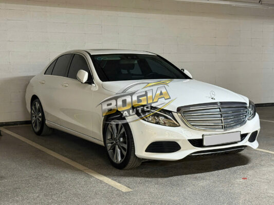 C250-Exclusive-2018-mat-truoc-trai