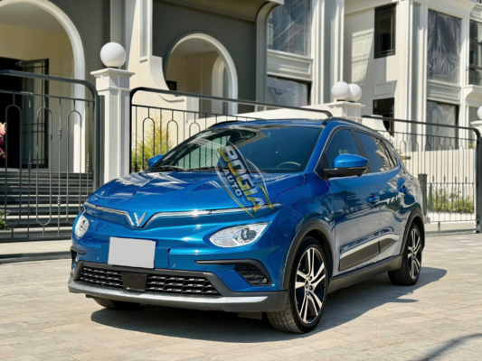 Vinfast-E34-2022-mat-truoc-phai