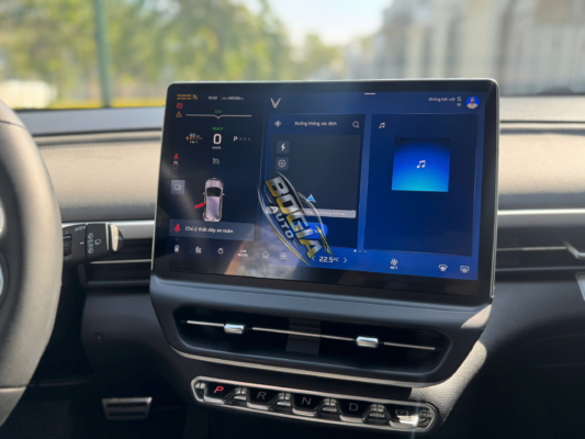 Vinfast-VF6S-2024-man-hinh-led